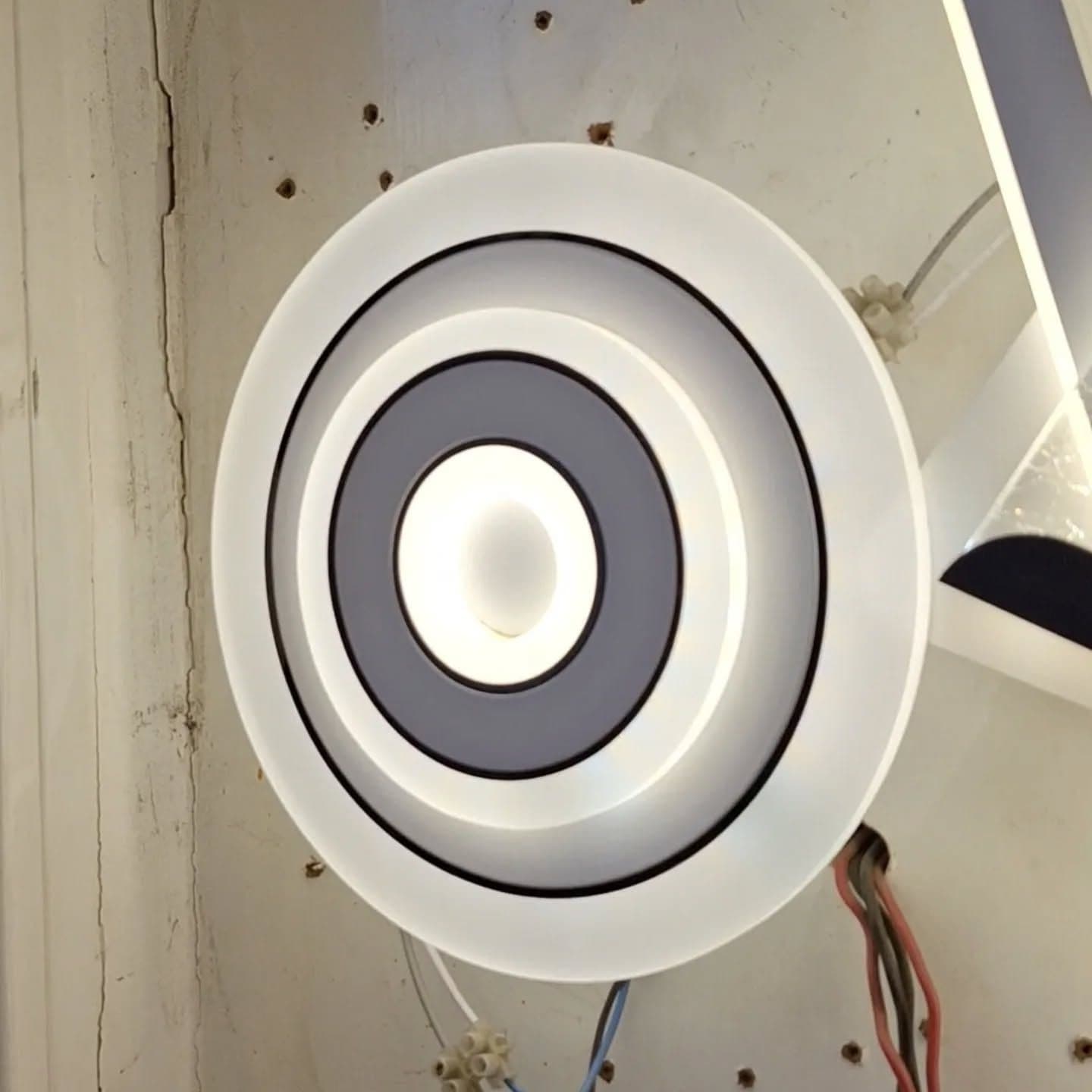Modern White Concentric Ring LED Wall Light