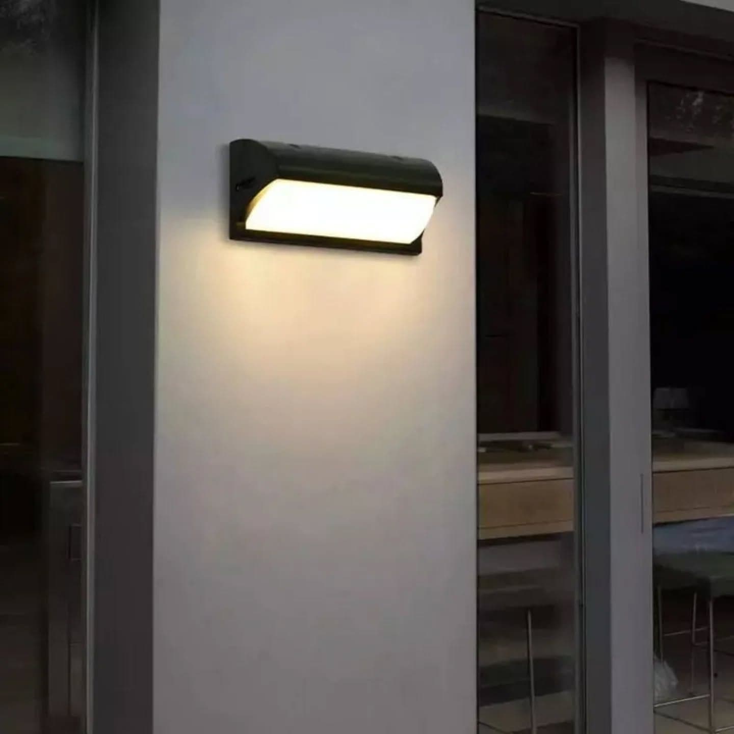 Modern Black Metal LED Wall Light for Outdoor Use