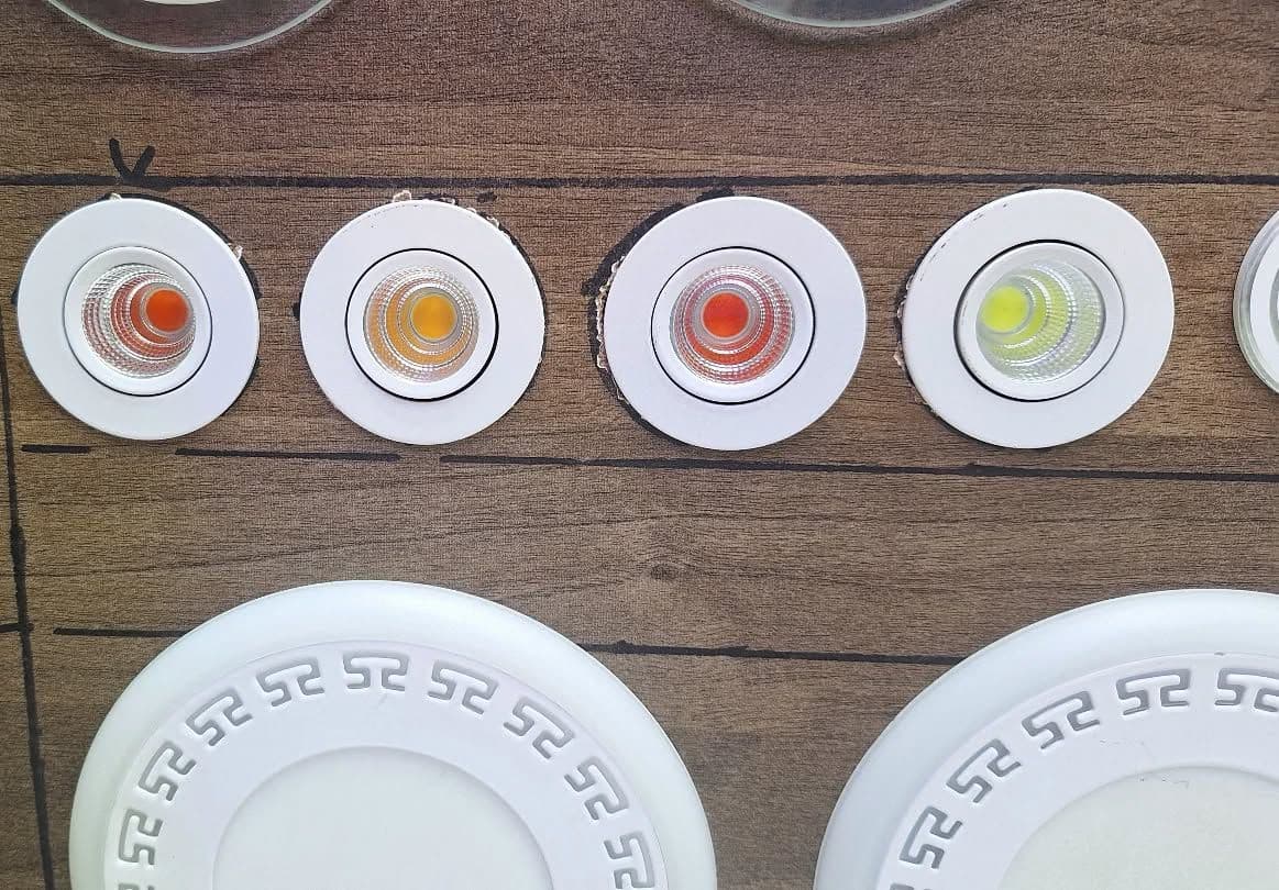 Modern White Recessed LED Downlighter with Adjustable Color Temperature